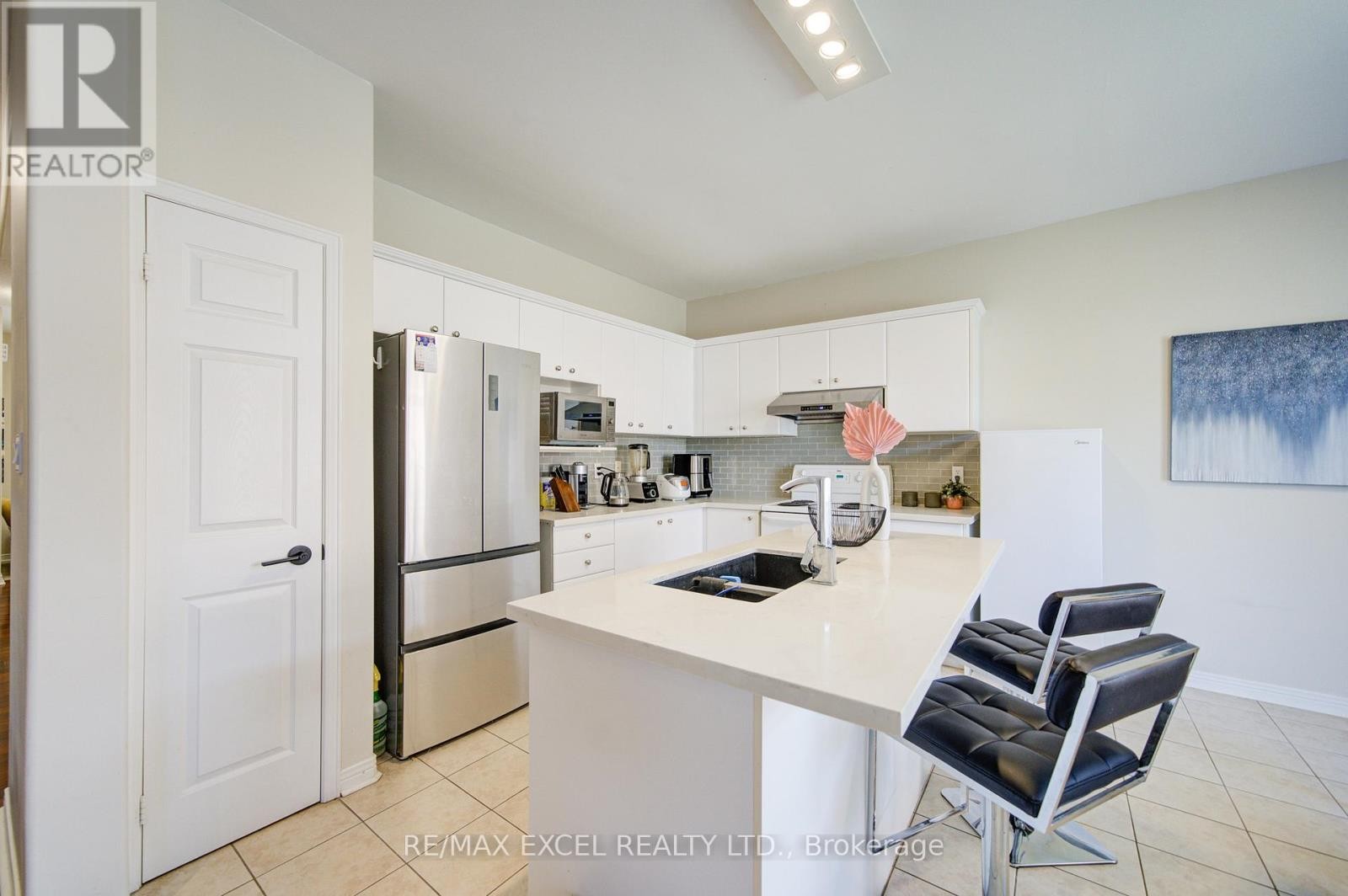 












8 HOLLYLANE DRIVE

,
Markham (Berczy),




Ontario
L6C2K1

