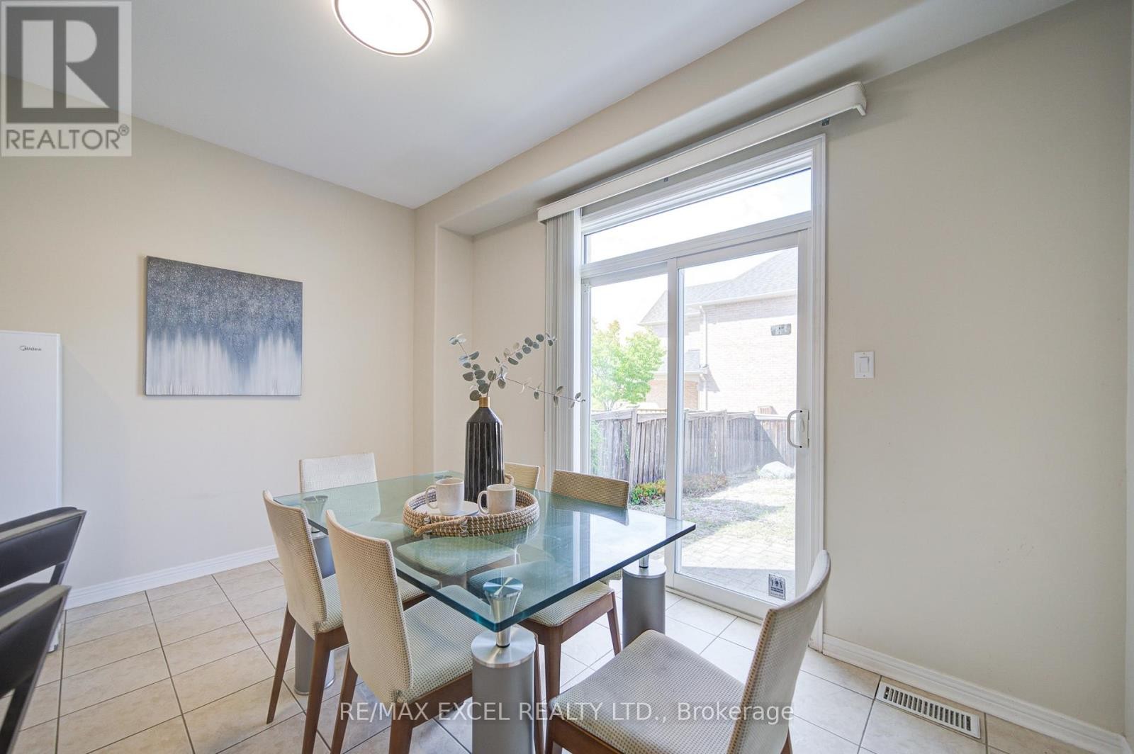 












8 HOLLYLANE DRIVE

,
Markham (Berczy),




Ontario
L6C2K1

