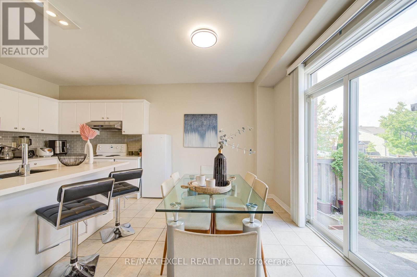 












8 HOLLYLANE DRIVE

,
Markham (Berczy),




Ontario
L6C2K1

