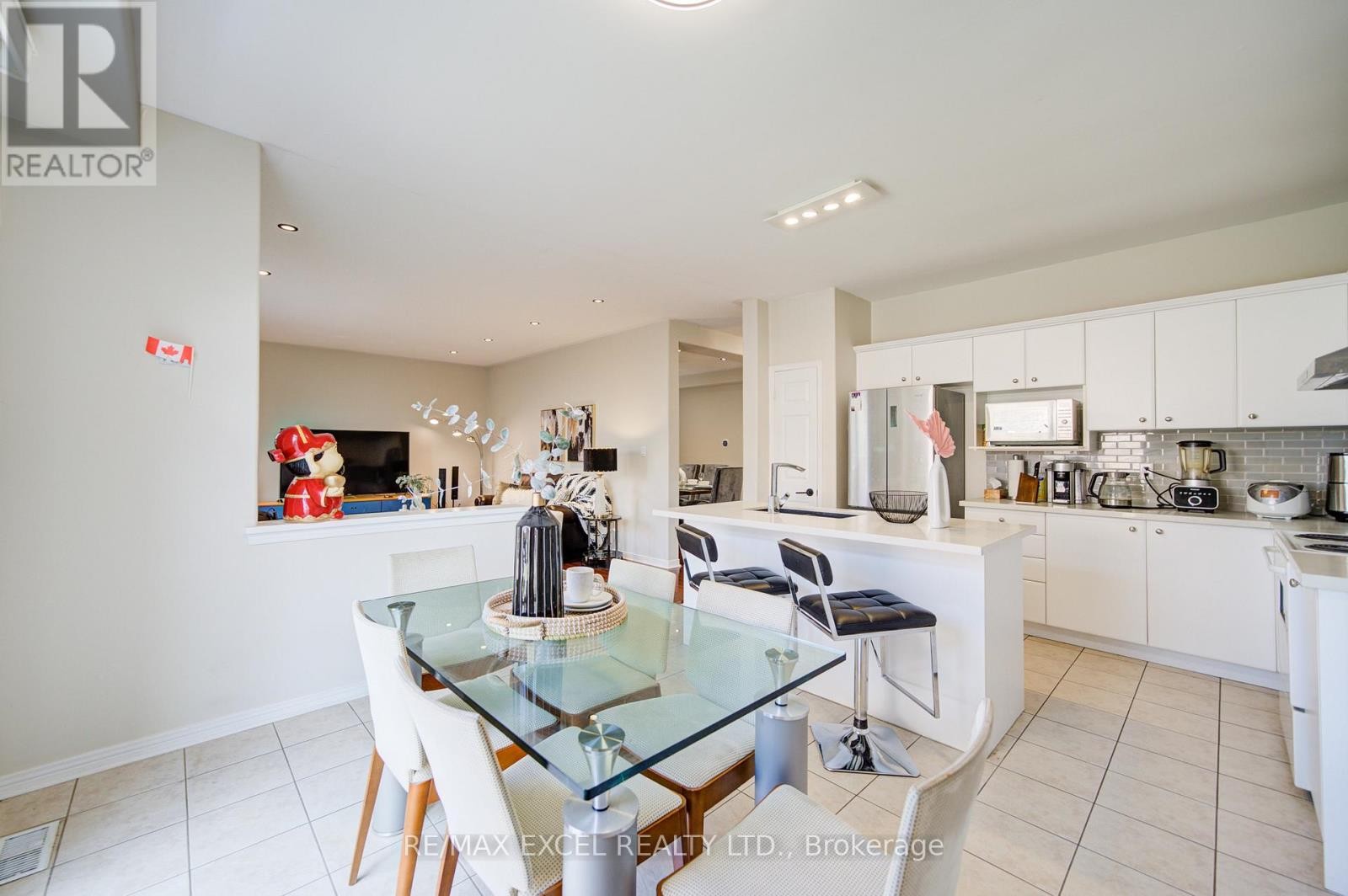 












8 HOLLYLANE DRIVE

,
Markham (Berczy),




Ontario
L6C2K1

