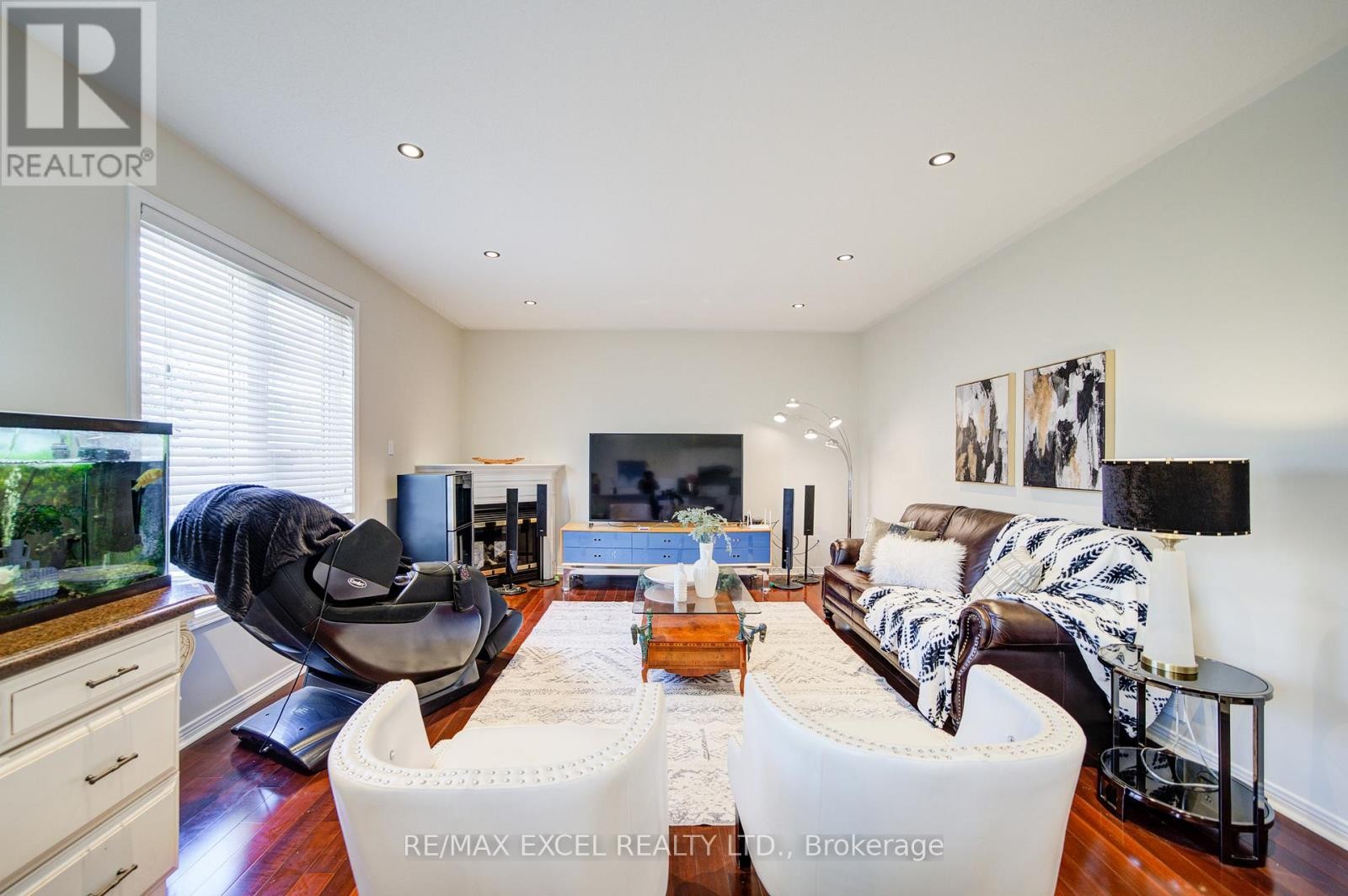 












8 HOLLYLANE DRIVE

,
Markham (Berczy),




Ontario
L6C2K1

