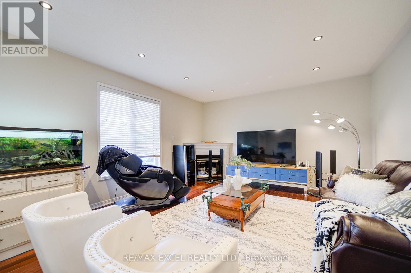 












8 HOLLYLANE DRIVE

,
Markham (Berczy),




Ontario
L6C2K1

