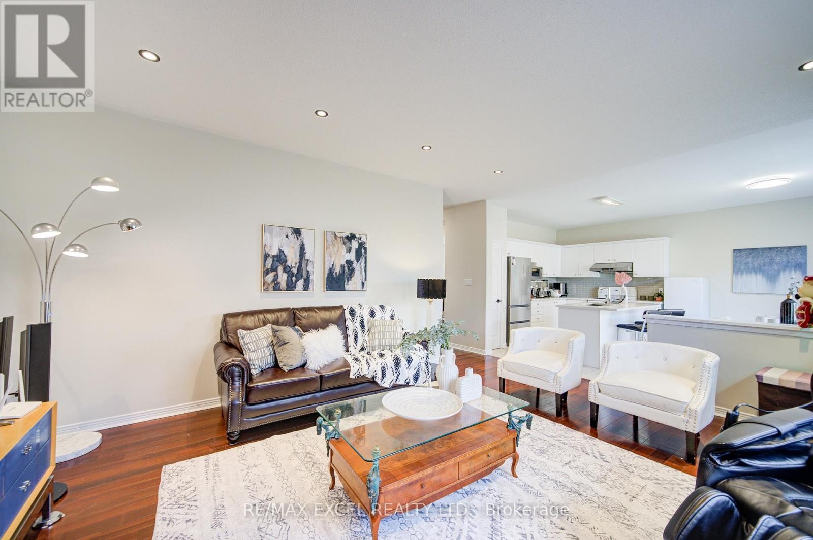 












8 HOLLYLANE DRIVE

,
Markham (Berczy),




Ontario
L6C2K1

