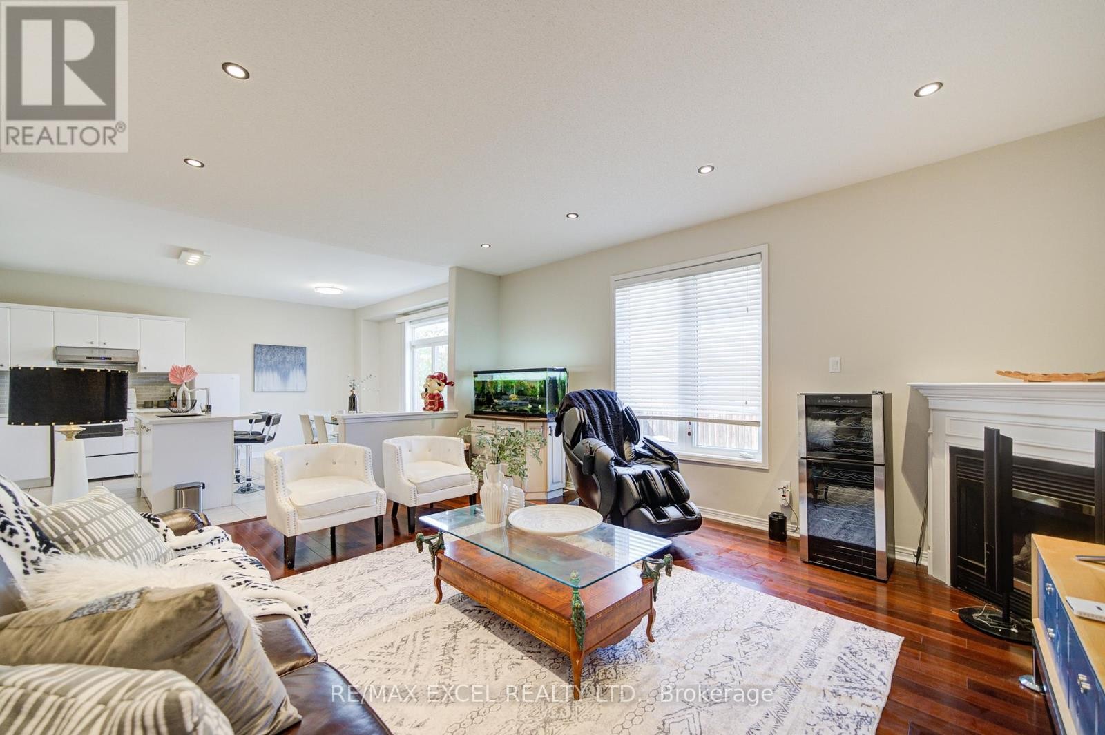 












8 HOLLYLANE DRIVE

,
Markham (Berczy),




Ontario
L6C2K1

