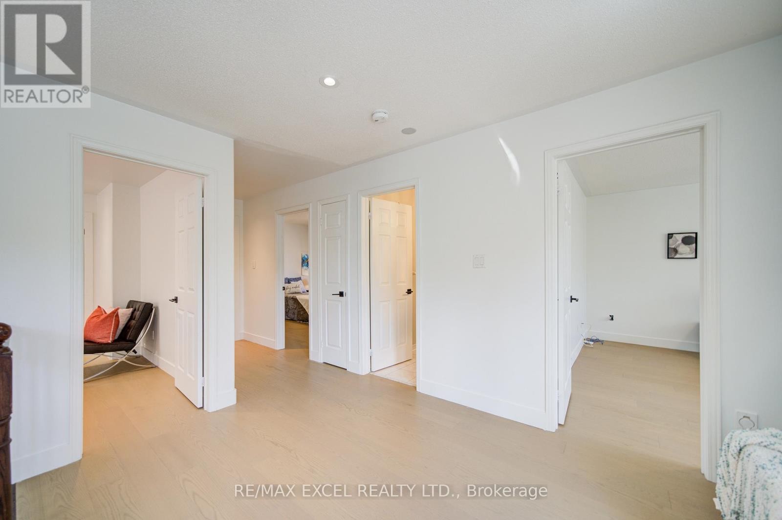 












8 HOLLYLANE DRIVE

,
Markham (Berczy),




Ontario
L6C2K1

