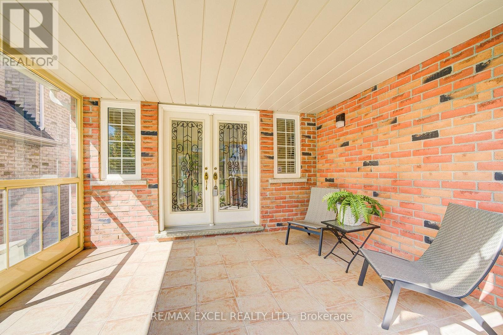 












8 HOLLYLANE DRIVE

,
Markham (Berczy),




Ontario
L6C2K1

