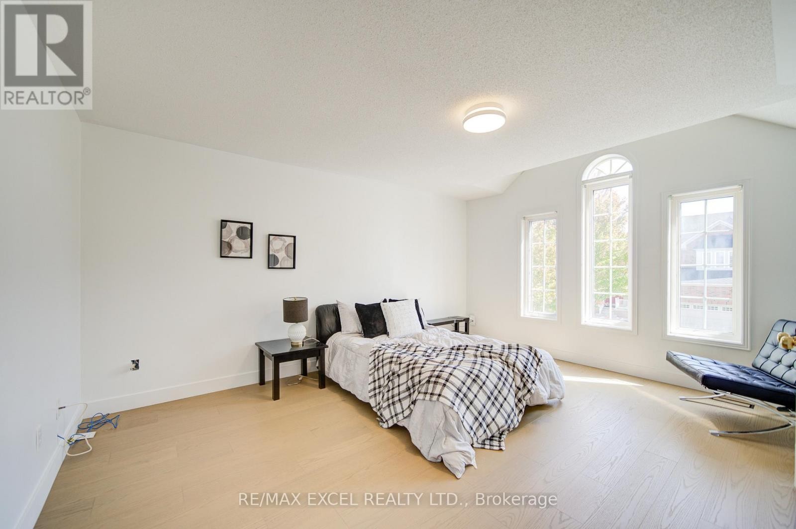 












8 HOLLYLANE DRIVE

,
Markham (Berczy),




Ontario
L6C2K1

