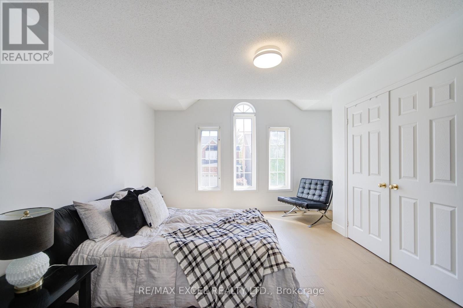 












8 HOLLYLANE DRIVE

,
Markham (Berczy),




Ontario
L6C2K1

