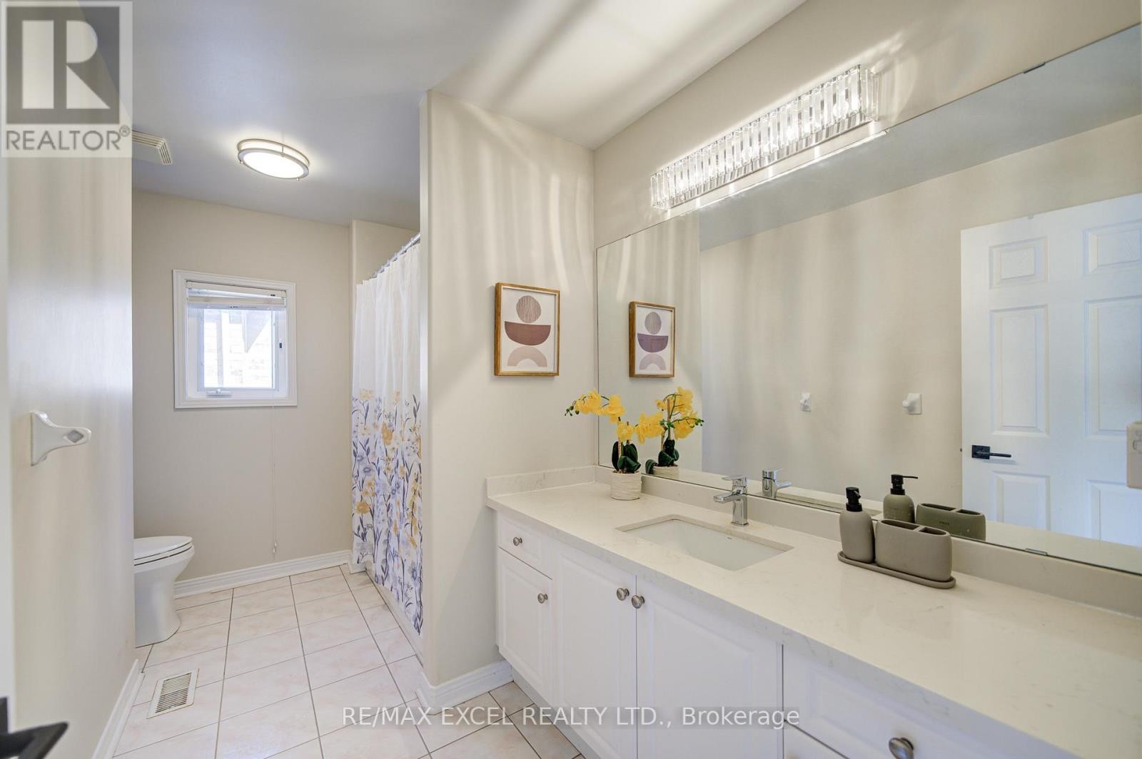 












8 HOLLYLANE DRIVE

,
Markham (Berczy),




Ontario
L6C2K1

