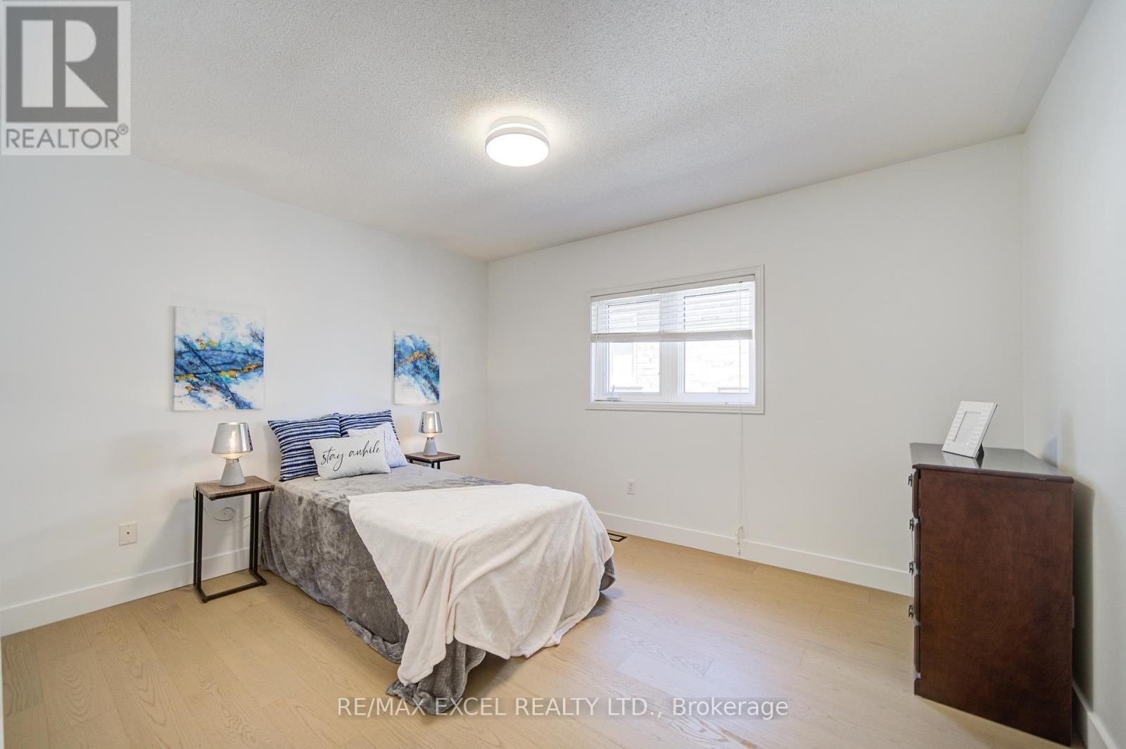 












8 HOLLYLANE DRIVE

,
Markham (Berczy),




Ontario
L6C2K1

