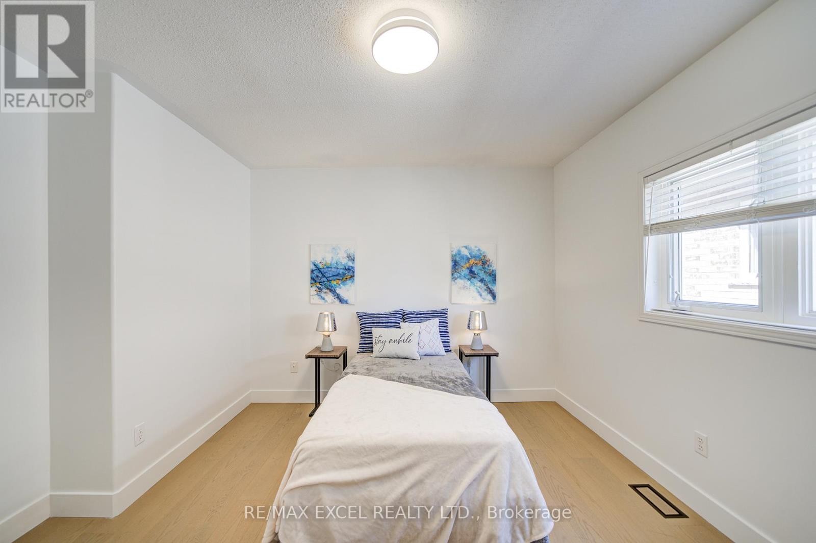 












8 HOLLYLANE DRIVE

,
Markham (Berczy),




Ontario
L6C2K1

