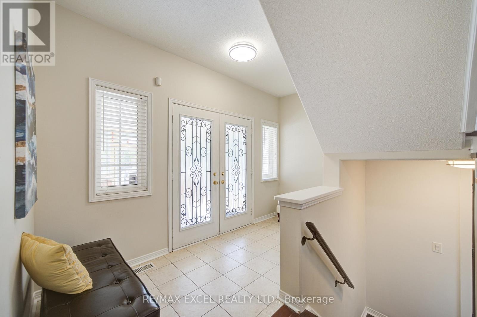 












8 HOLLYLANE DRIVE

,
Markham (Berczy),




Ontario
L6C2K1

