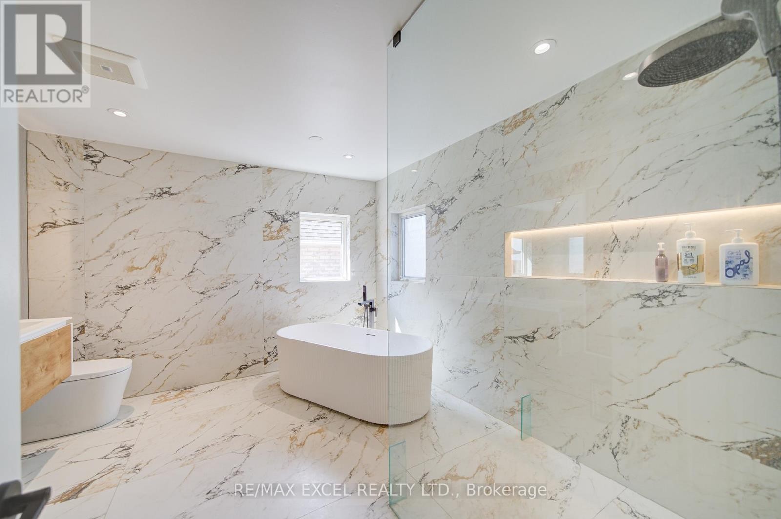 












8 HOLLYLANE DRIVE

,
Markham (Berczy),




Ontario
L6C2K1

