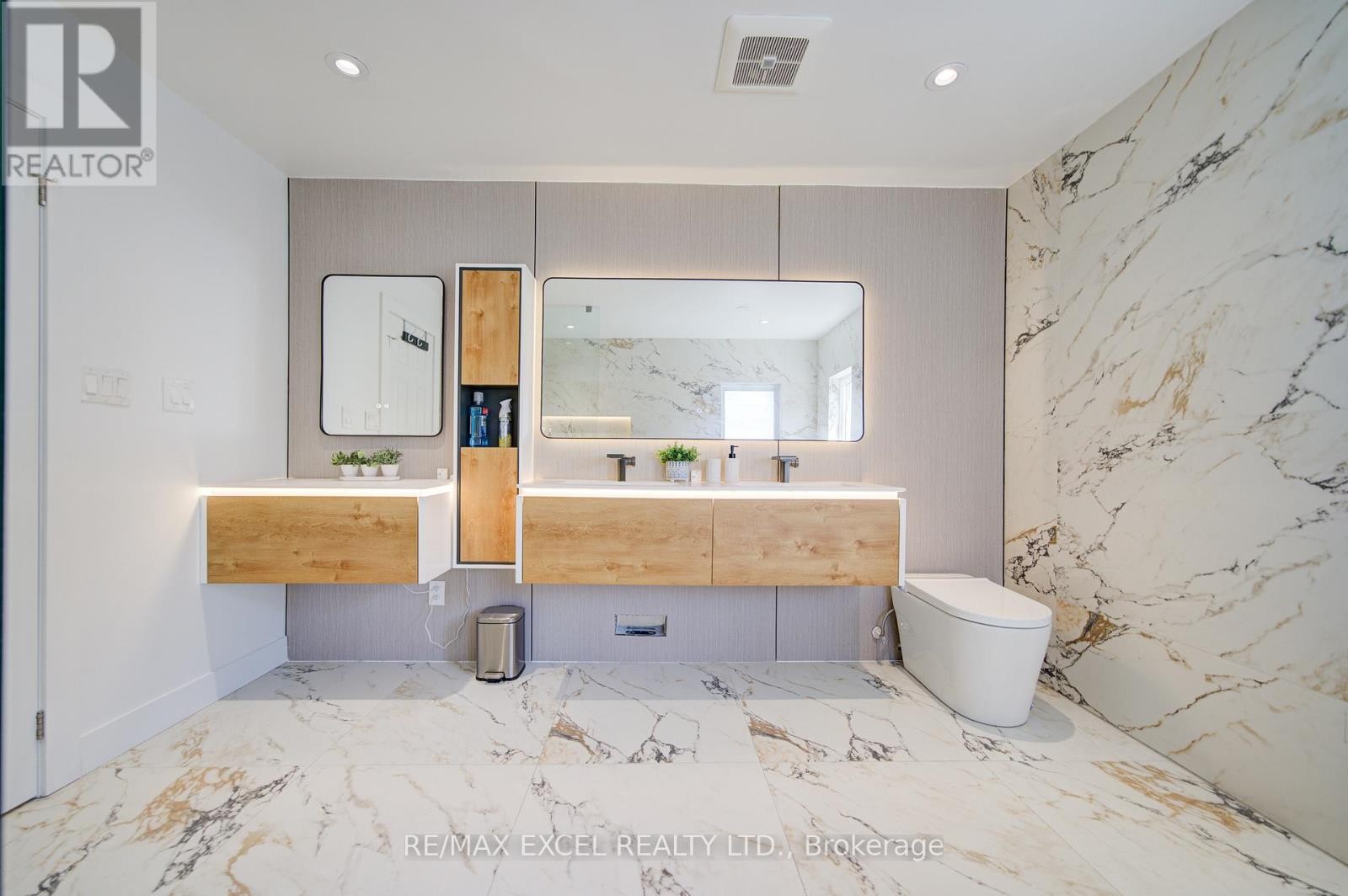 












8 HOLLYLANE DRIVE

,
Markham (Berczy),




Ontario
L6C2K1

