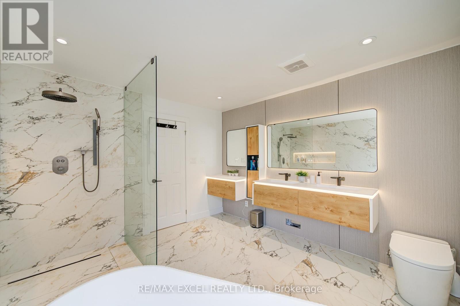 












8 HOLLYLANE DRIVE

,
Markham (Berczy),




Ontario
L6C2K1

