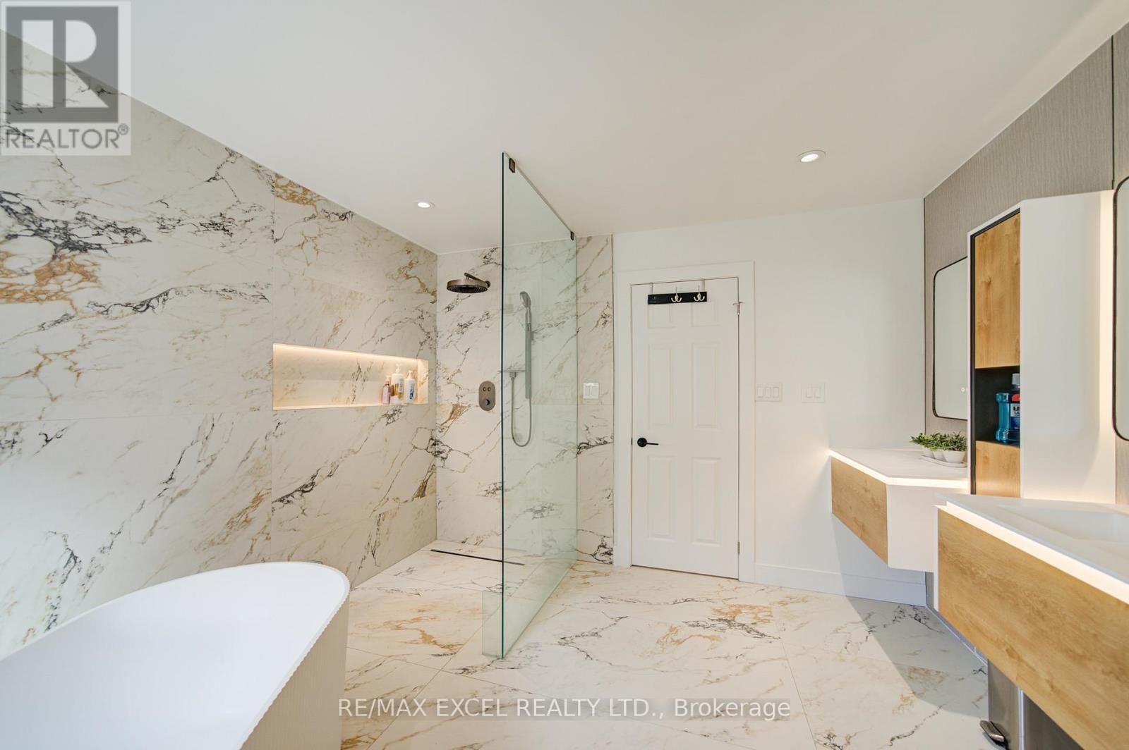 












8 HOLLYLANE DRIVE

,
Markham (Berczy),




Ontario
L6C2K1

