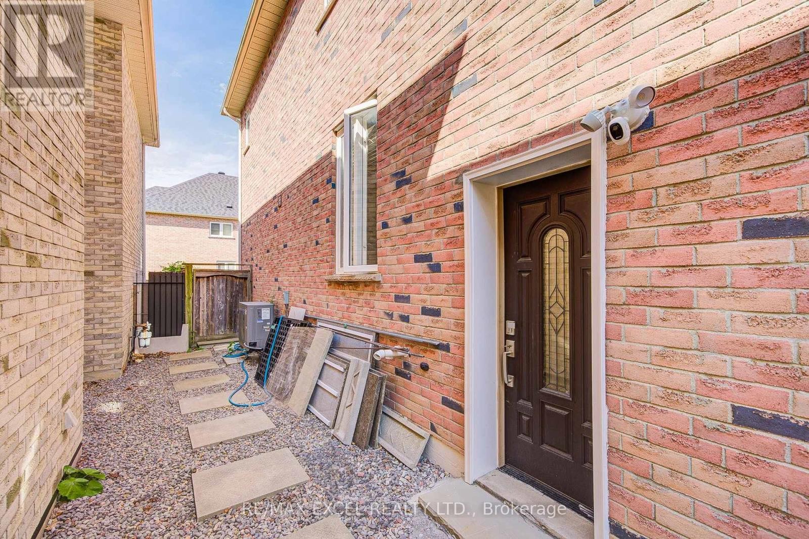 












8 HOLLYLANE DRIVE

,
Markham (Berczy),




Ontario
L6C2K1

