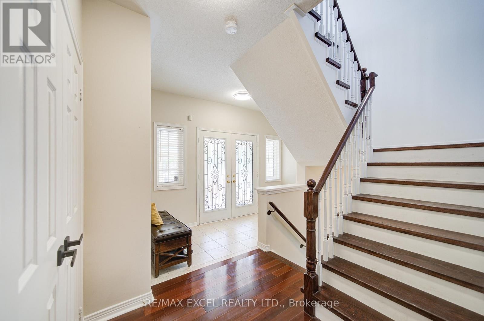 












8 HOLLYLANE DRIVE

,
Markham (Berczy),




Ontario
L6C2K1

