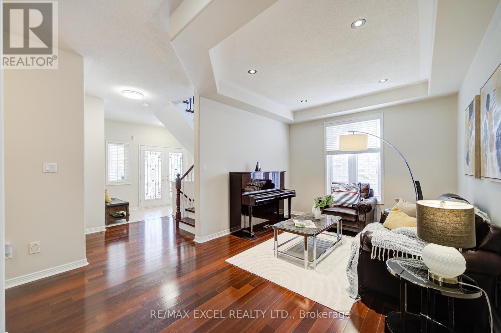 












8 HOLLYLANE DRIVE

,
Markham (Berczy),




Ontario
L6C2K1

