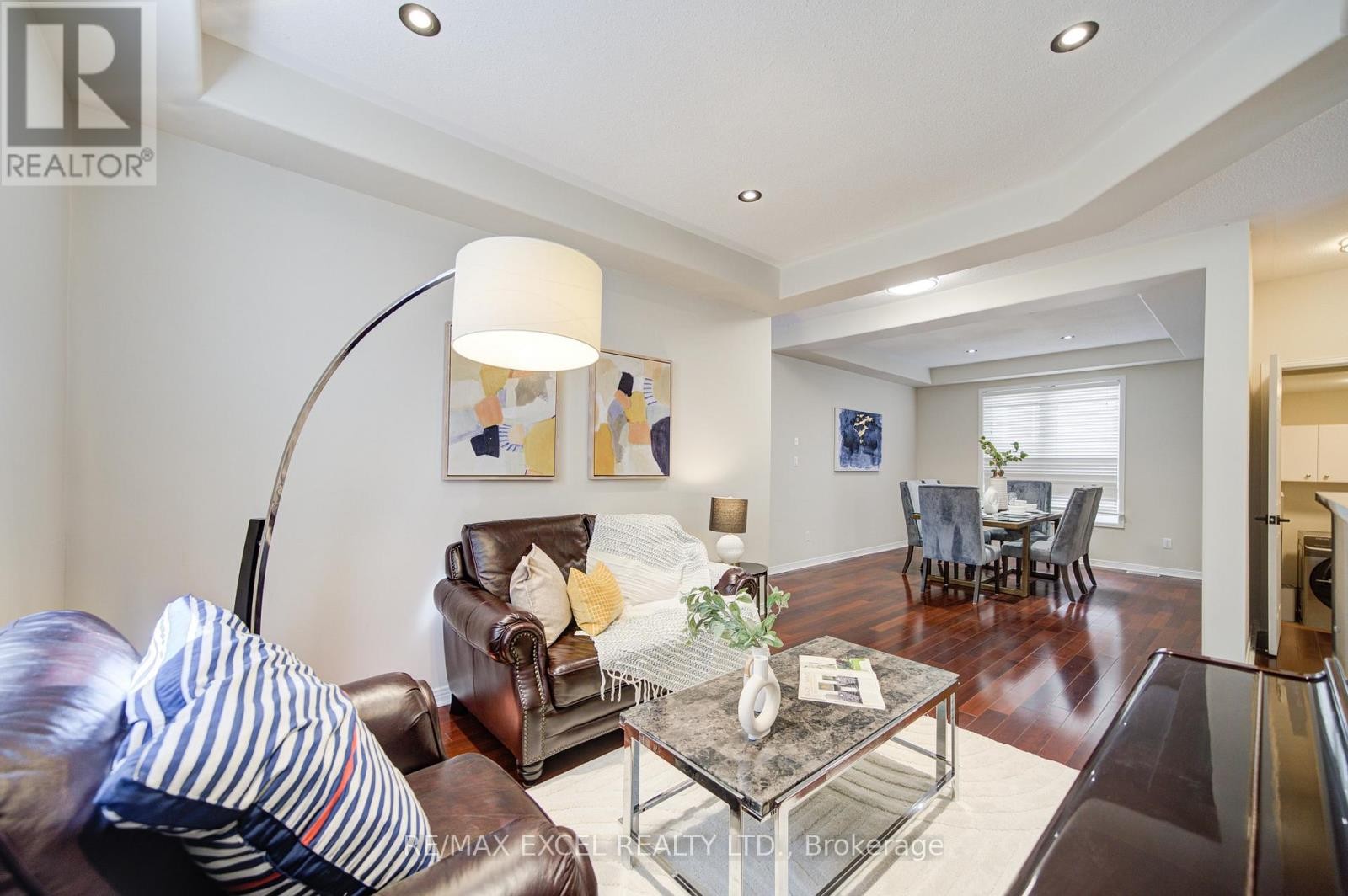 












8 HOLLYLANE DRIVE

,
Markham (Berczy),




Ontario
L6C2K1

