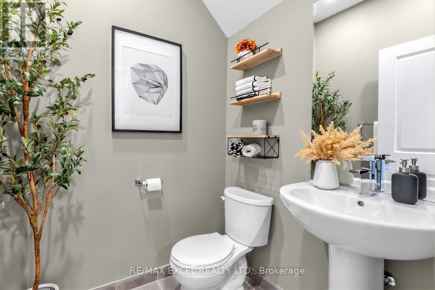 












140 COVINGTON CRESCENT

,
Whitchurch-Stouffville (Stouffville),




Ontario
L4A4W8

