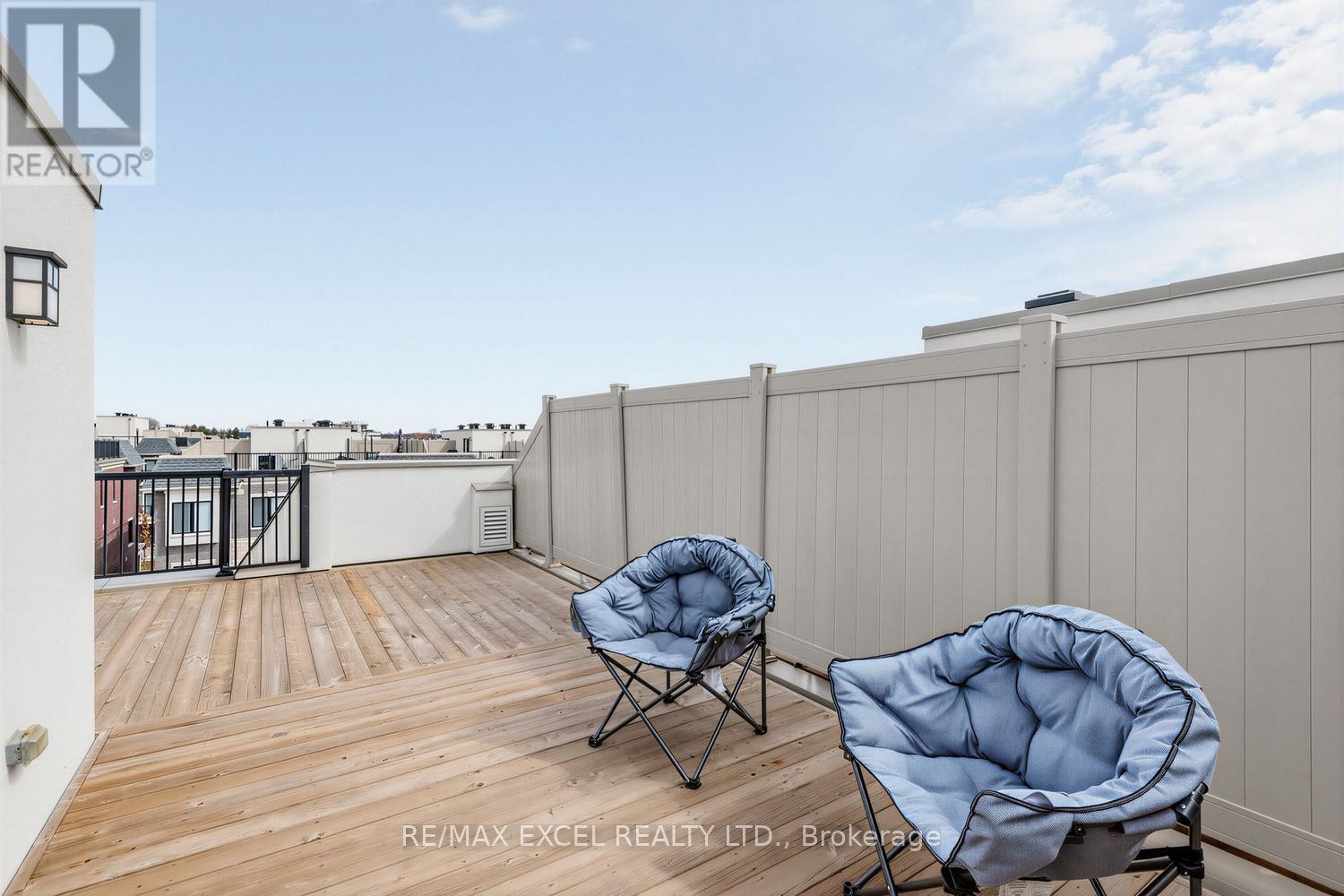 












140 COVINGTON CRESCENT

,
Whitchurch-Stouffville (Stouffville),




Ontario
L4A4W8

