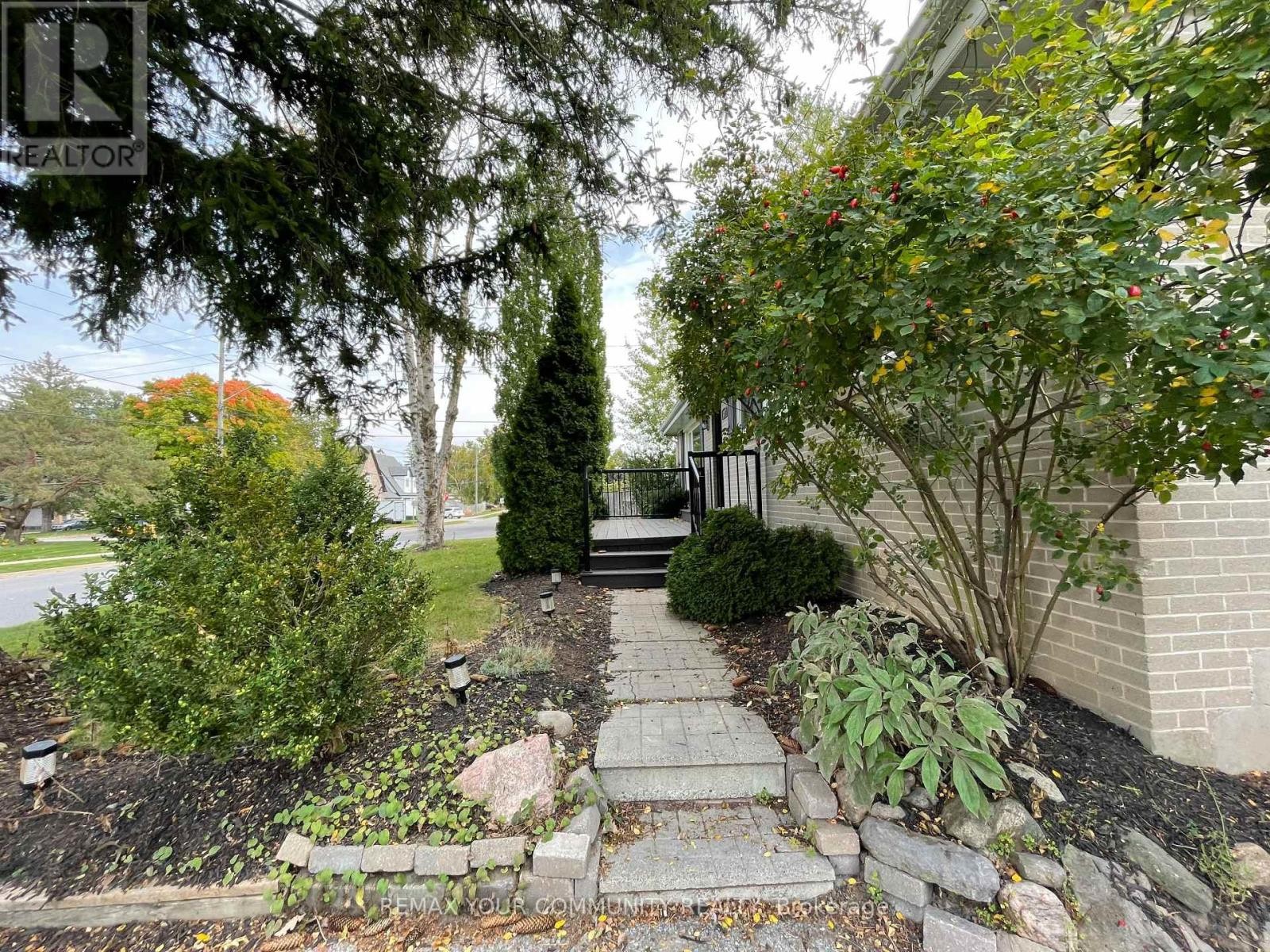 












326 RUPERT AVENUE

,
Whitchurch-Stouffville (Stouffville),




Ontario
L4A1C9

