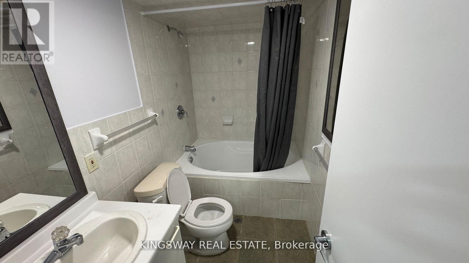 












(LOWER LEVEL 1) - 65 PARK CRESCENT

,
Richmond Hill (Oak Ridges Lake Wilcox),




Ontario
L4E3J5

