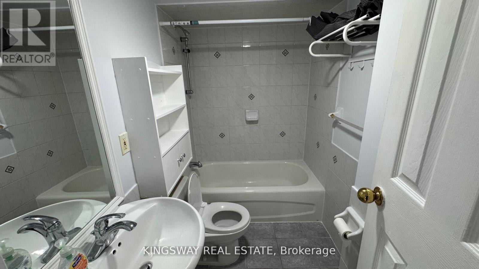












(LOWER LEVEL 2) - 65 PARK CRESCENT

,
Richmond Hill (Oak Ridges Lake Wilcox),




Ontario
L4E3J5

