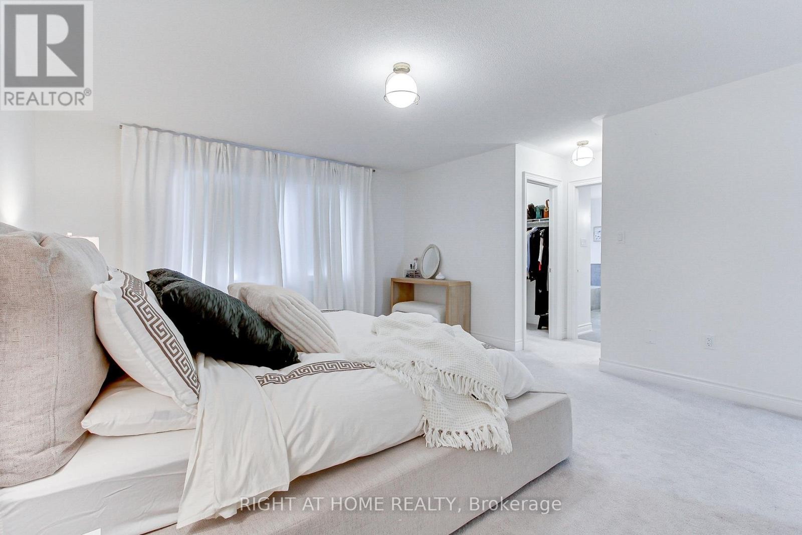 












29 PEAR BLOSSOM WAY

,
East Gwillimbury (Holland Landing),




Ontario
L9N0T3

