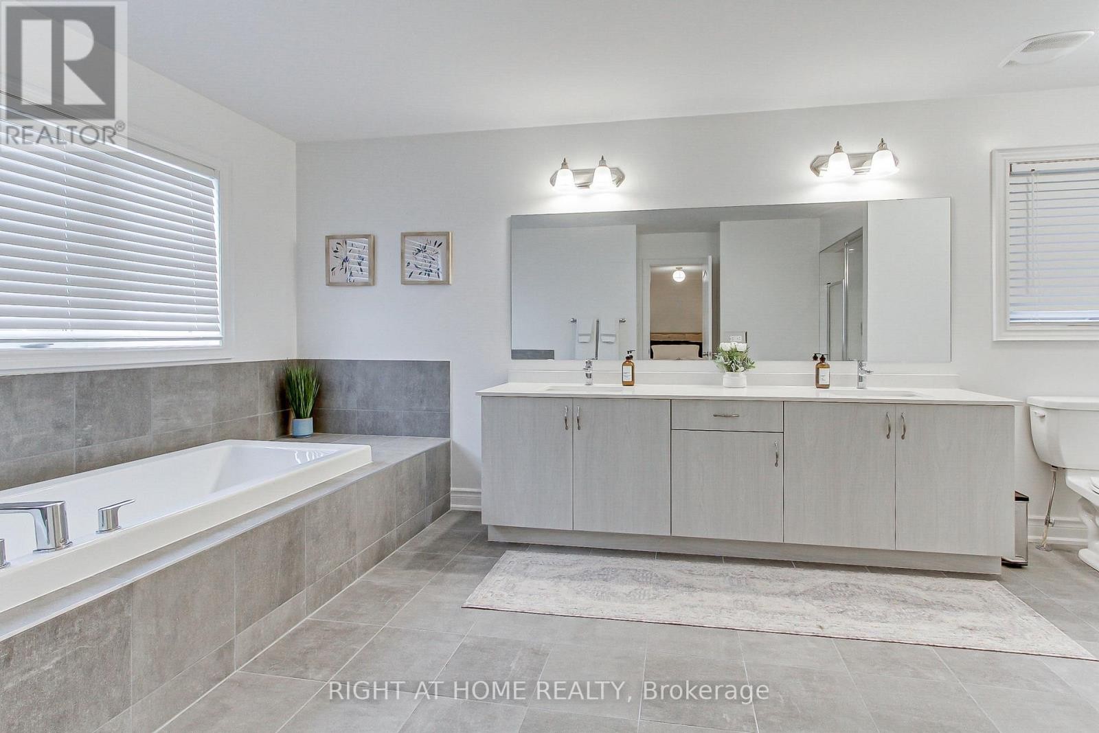 












29 PEAR BLOSSOM WAY

,
East Gwillimbury (Holland Landing),




Ontario
L9N0T3

