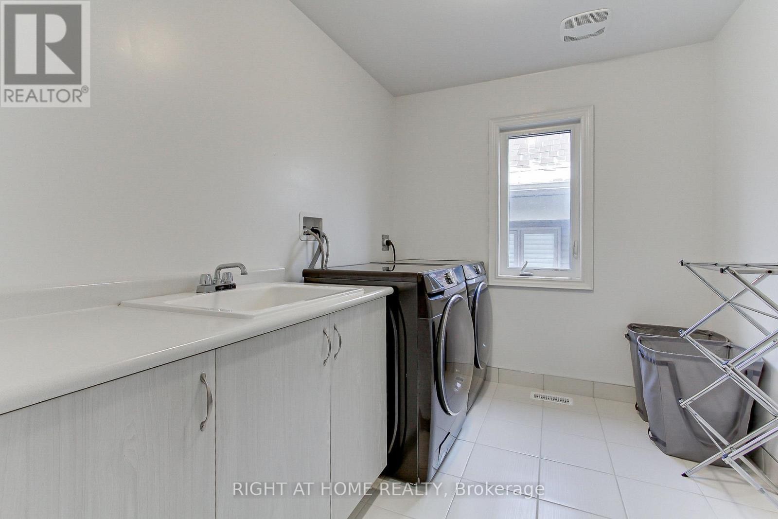 












29 PEAR BLOSSOM WAY

,
East Gwillimbury (Holland Landing),




Ontario
L9N0T3

