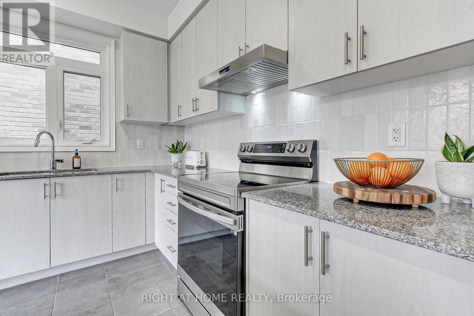 












29 PEAR BLOSSOM WAY

,
East Gwillimbury (Holland Landing),




Ontario
L9N0T3

