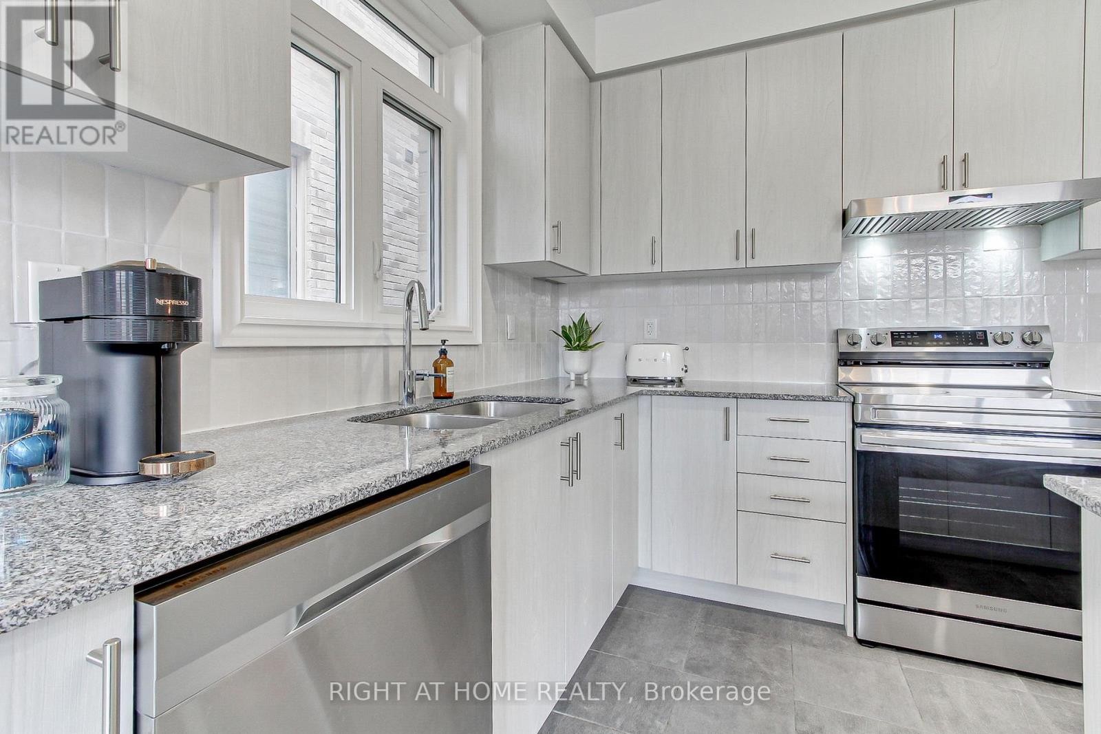 












29 PEAR BLOSSOM WAY

,
East Gwillimbury (Holland Landing),




Ontario
L9N0T3

