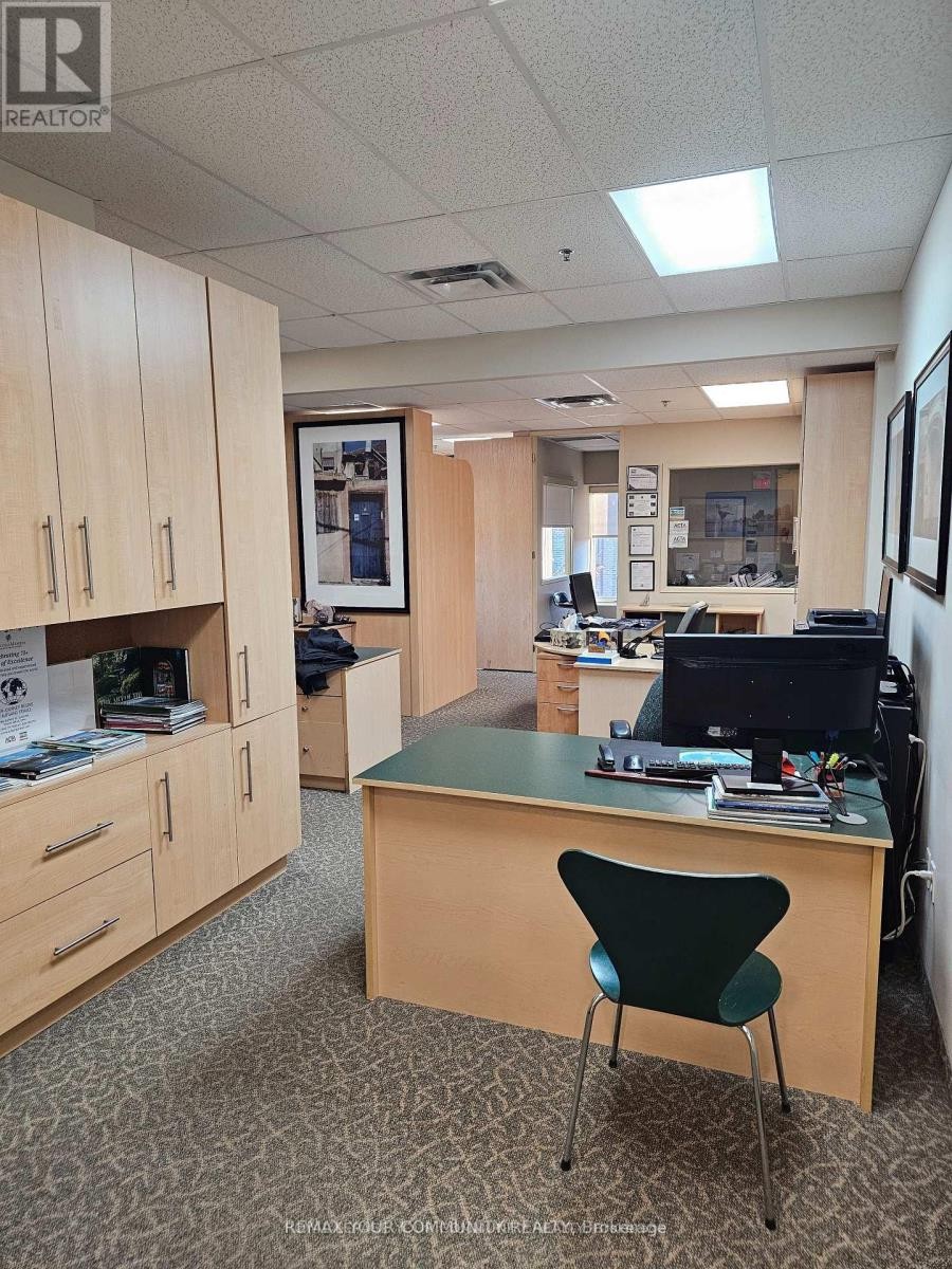












204 - 7851 DUFFERIN STREET

,
Vaughan (Beverley Glen),




Ontario
L4J3M4

