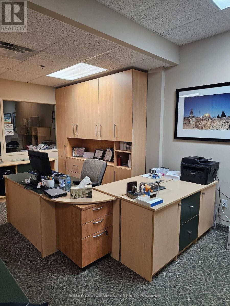 












204 - 7851 DUFFERIN STREET

,
Vaughan (Beverley Glen),




Ontario
L4J3M4

