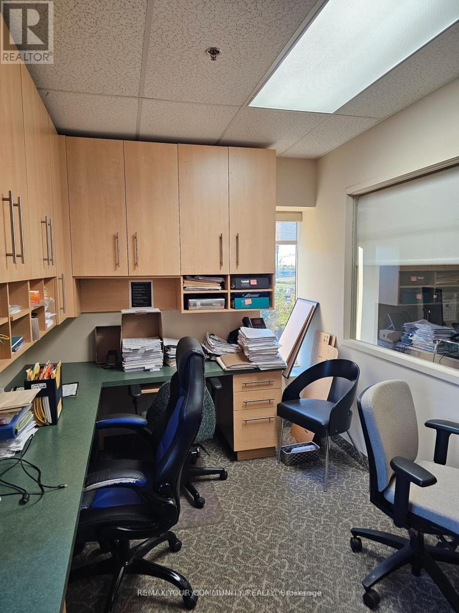 












204 - 7851 DUFFERIN STREET

,
Vaughan (Beverley Glen),




Ontario
L4J3M4

