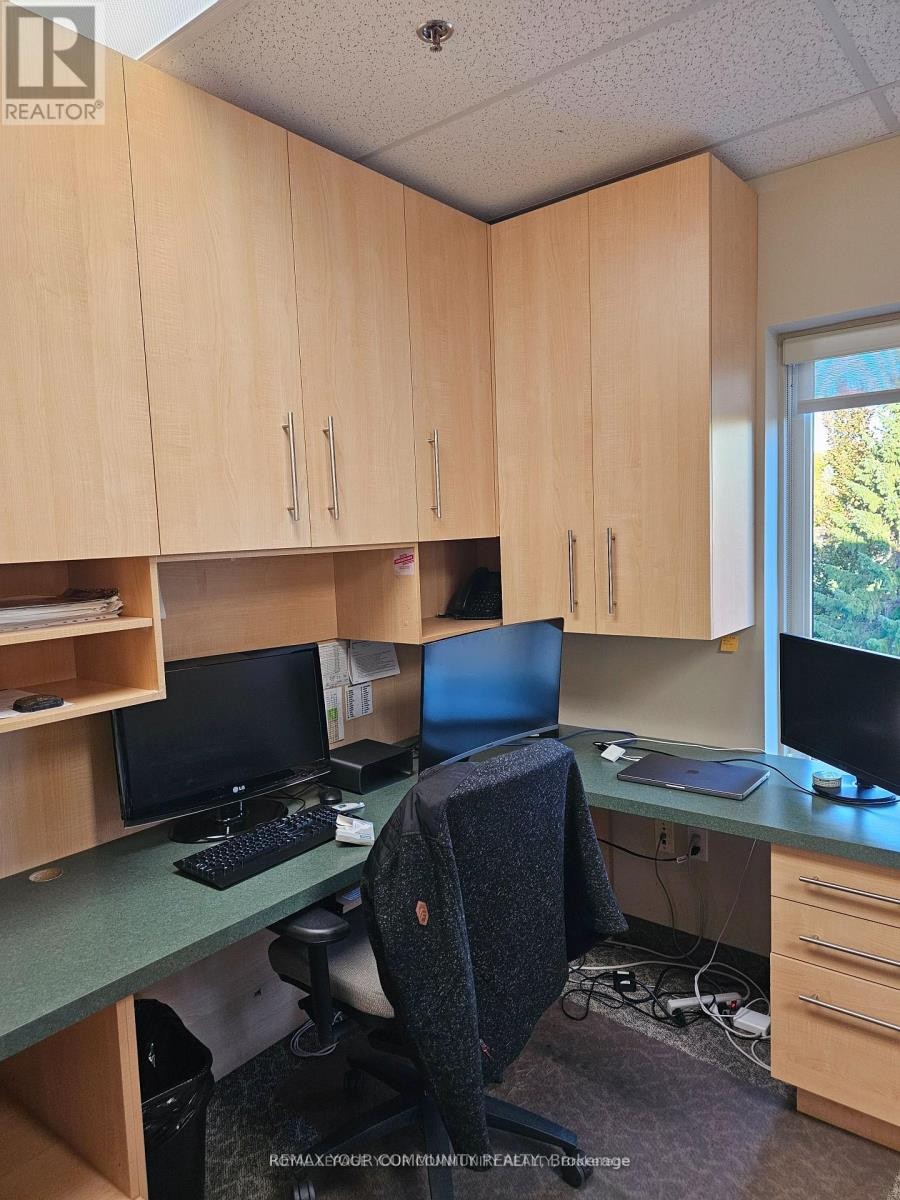 












204 - 7851 DUFFERIN STREET

,
Vaughan (Beverley Glen),




Ontario
L4J3M4


