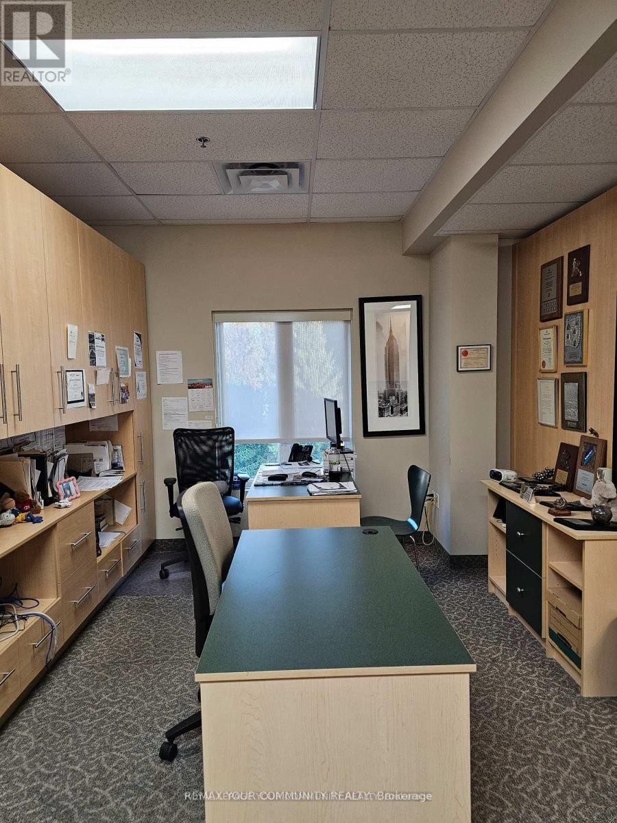 












204 - 7851 DUFFERIN STREET

,
Vaughan (Beverley Glen),




Ontario
L4J3M4

