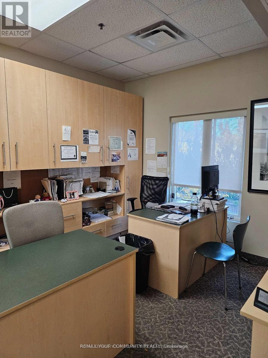 












204 - 7851 DUFFERIN STREET

,
Vaughan (Beverley Glen),




Ontario
L4J3M4

