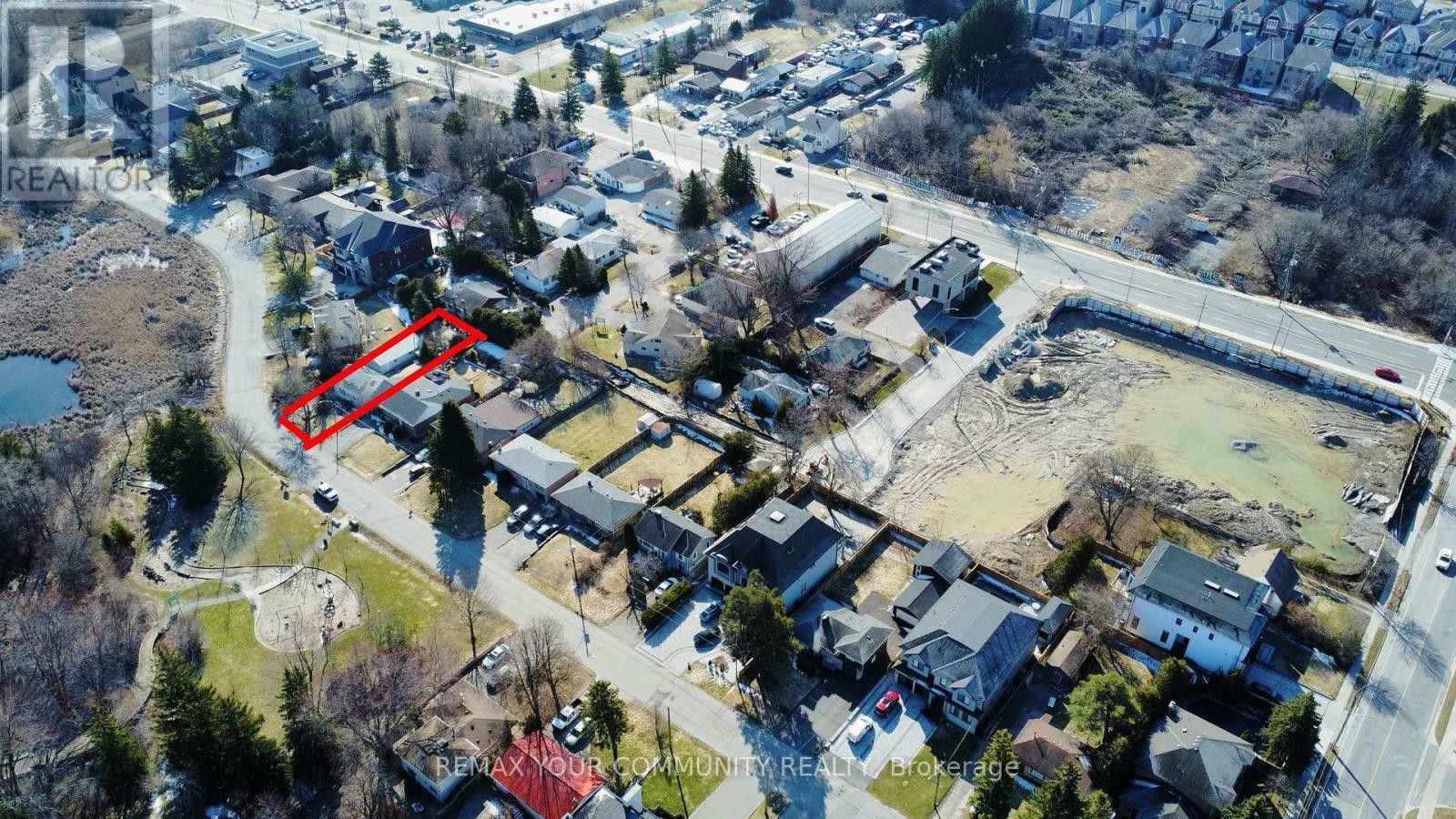 












21 GEORGE STREET

,
Richmond Hill (Oak Ridges),




Ontario
L4E2V7

