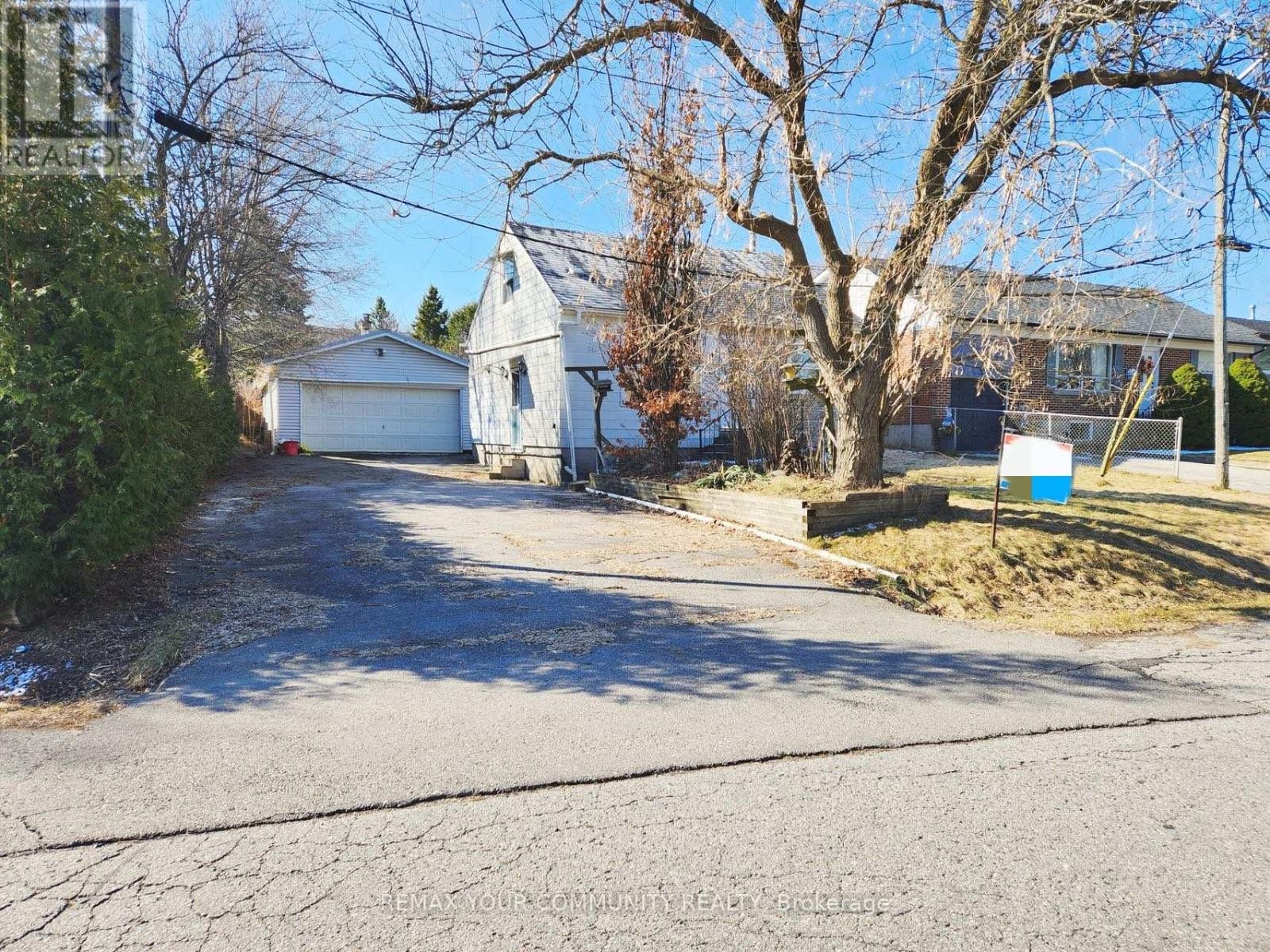 












21 GEORGE STREET

,
Richmond Hill (Oak Ridges),




Ontario
L4E2V7

