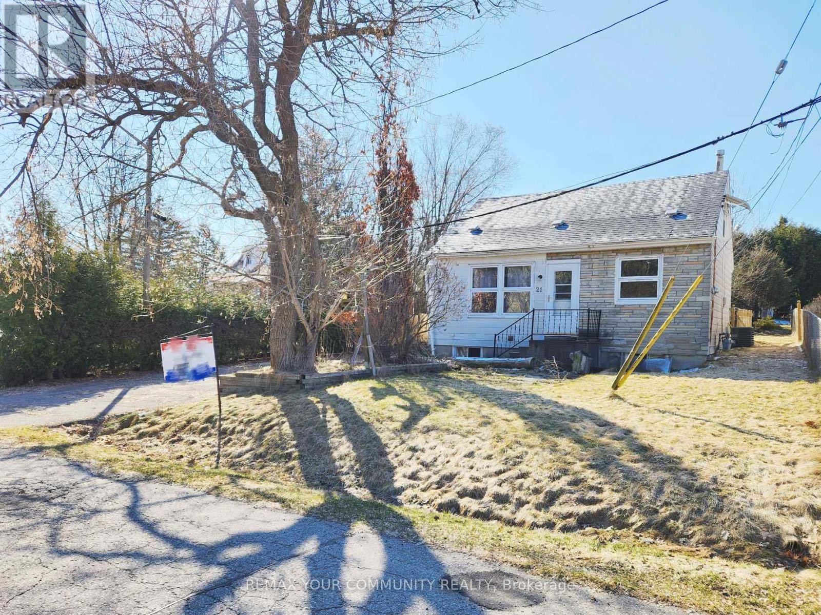 












21 GEORGE STREET

,
Richmond Hill (Oak Ridges),




Ontario
L4E2V7

