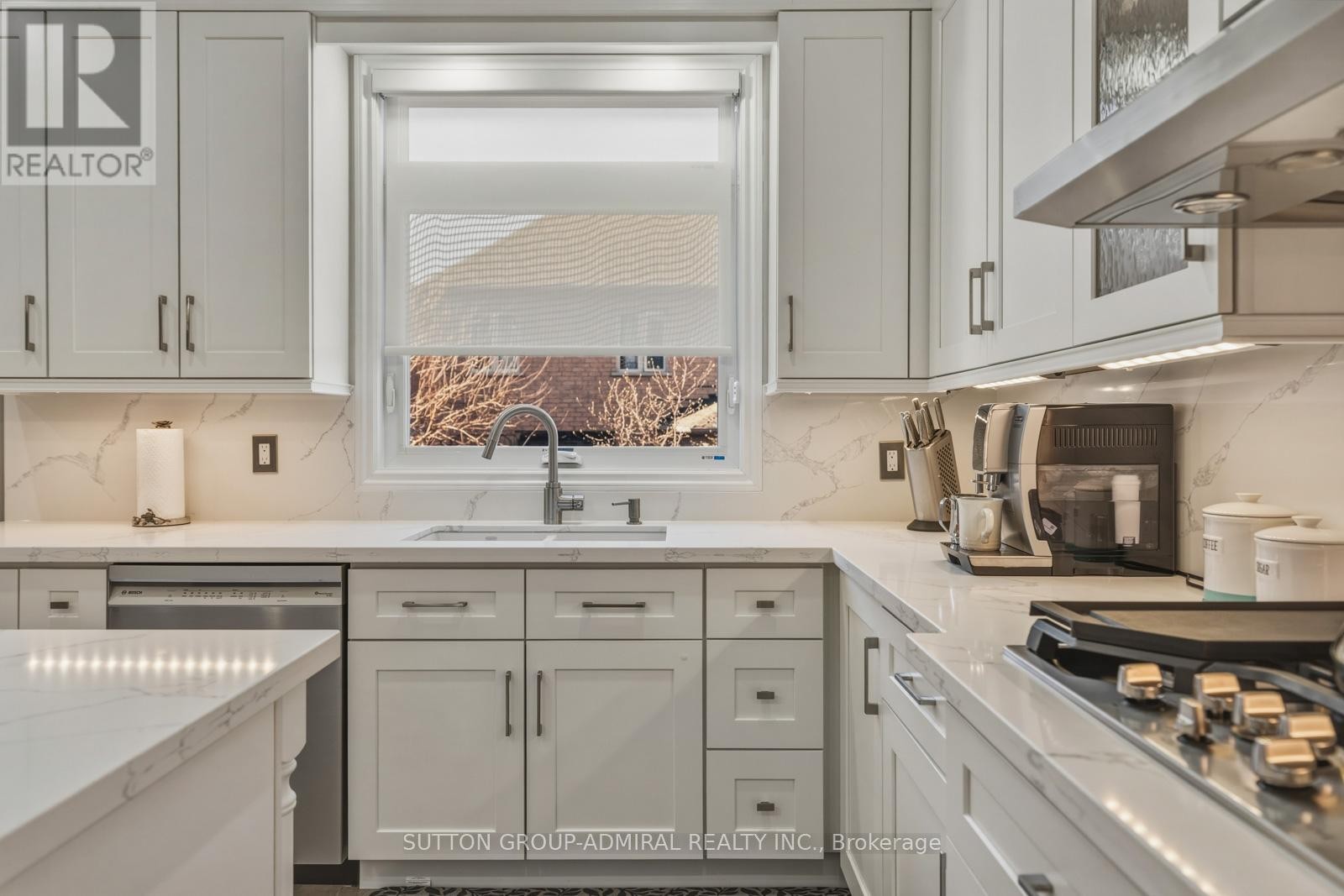 












90 SUMMERIDGE DRIVE

,
Vaughan (Patterson),




Ontario
L4J8S1

