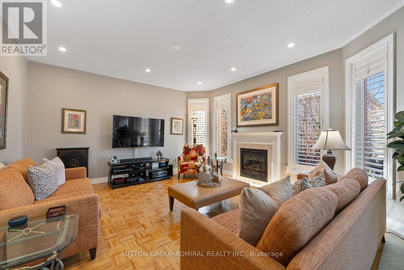 












90 SUMMERIDGE DRIVE

,
Vaughan (Patterson),




Ontario
L4J8S1

