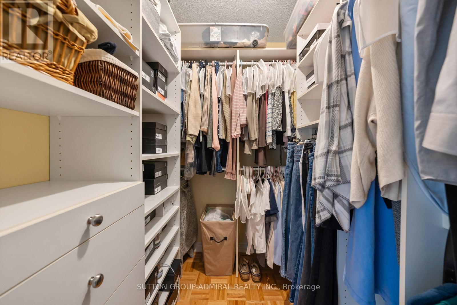 












90 SUMMERIDGE DRIVE

,
Vaughan (Patterson),




Ontario
L4J8S1

