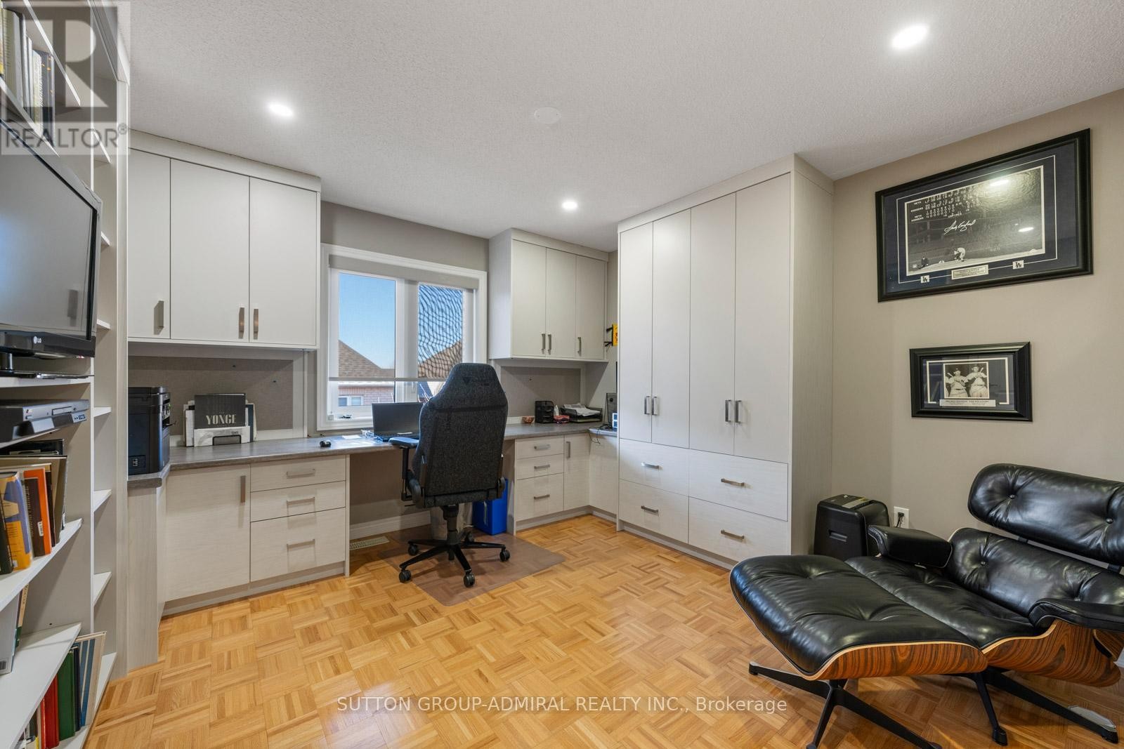 












90 SUMMERIDGE DRIVE

,
Vaughan (Patterson),




Ontario
L4J8S1

