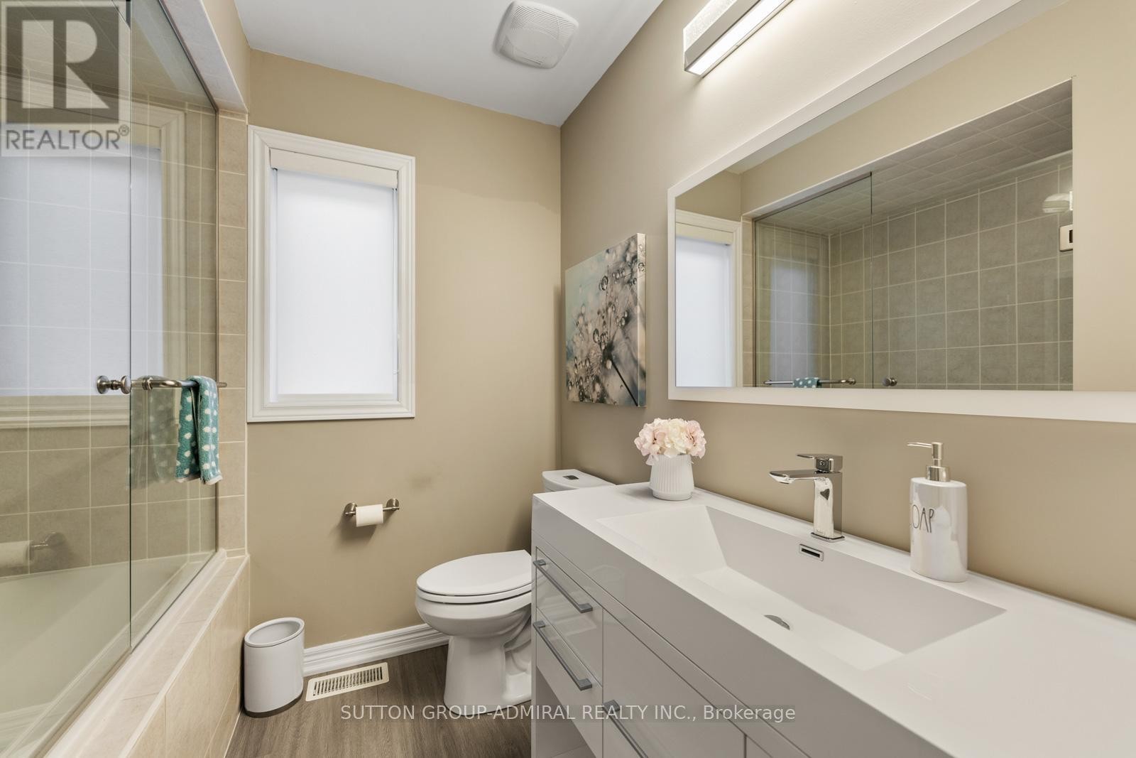 












90 SUMMERIDGE DRIVE

,
Vaughan (Patterson),




Ontario
L4J8S1

