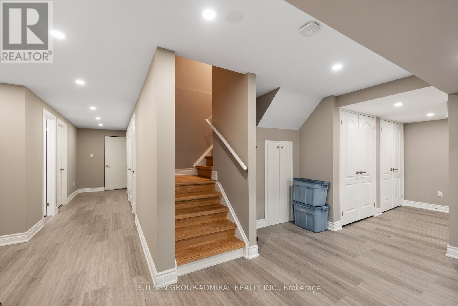 












90 SUMMERIDGE DRIVE

,
Vaughan (Patterson),




Ontario
L4J8S1

