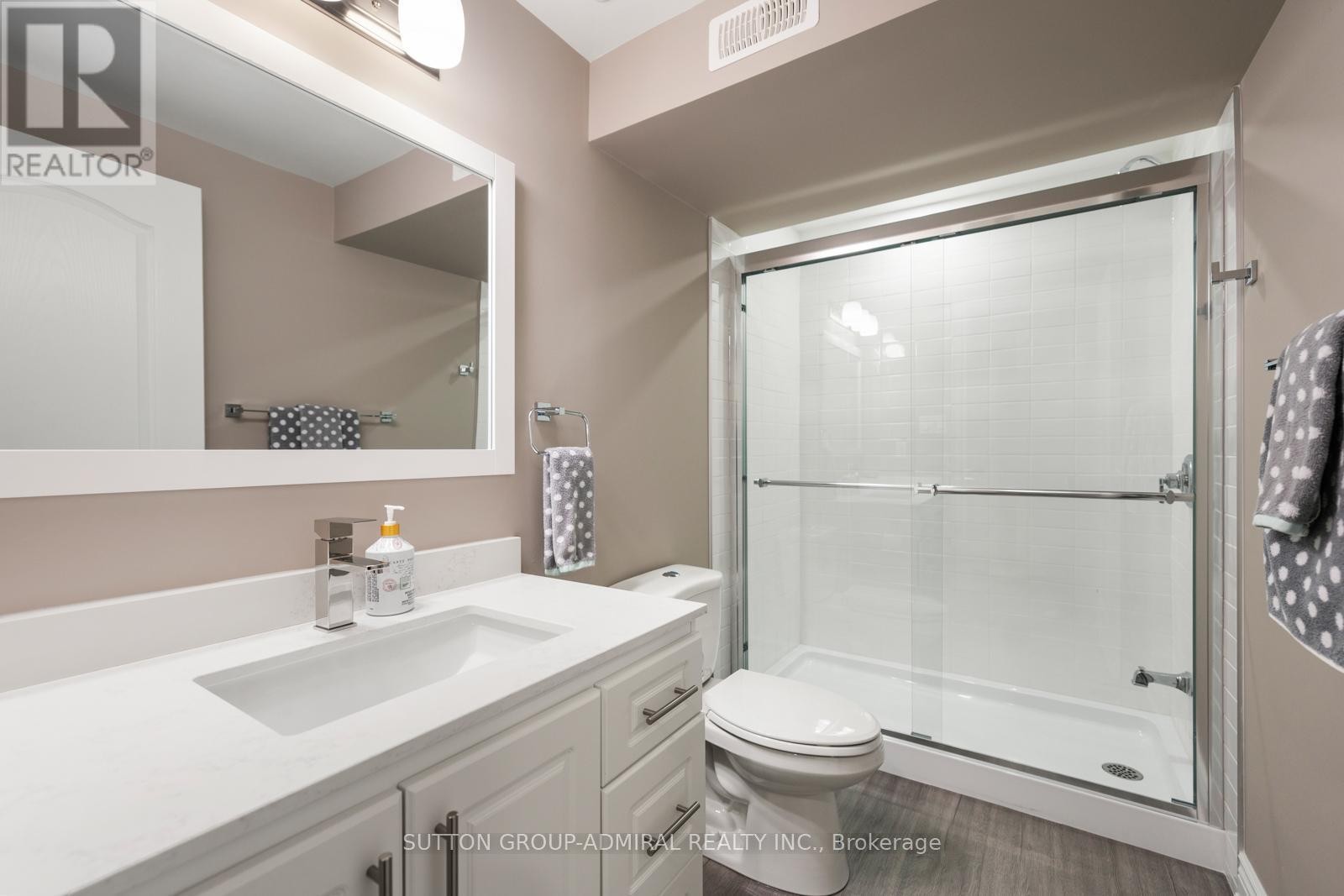 












90 SUMMERIDGE DRIVE

,
Vaughan (Patterson),




Ontario
L4J8S1

